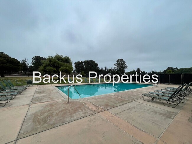 Building Photo - 14685 Charter Oak Blvd