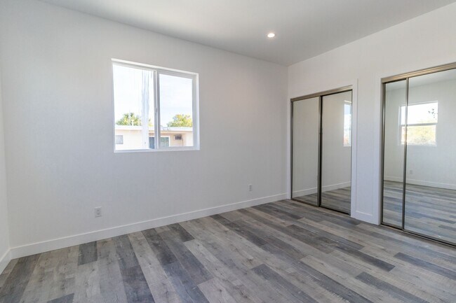 Building Photo - 5142 Riverton Ave