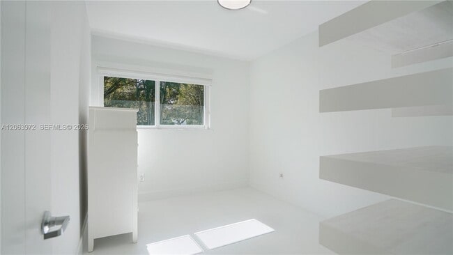 Building Photo - 711 Sunset Rd