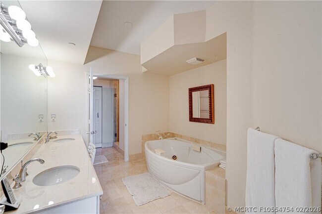 Building Photo - 3200 N Ocean Blvd