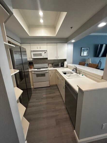 Kitchen - 655 Columbia St