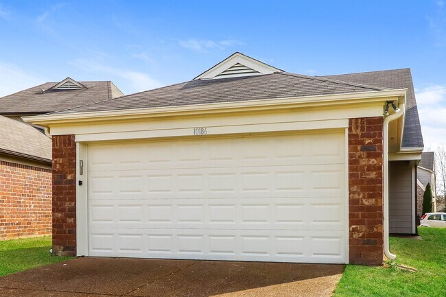 Building Photo - 10186 Sterling Ridge Dr