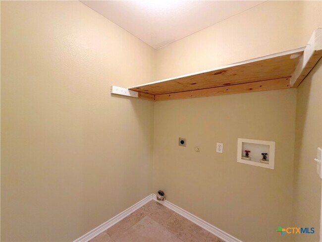 Building Photo - 849 Scenic Hills Dr