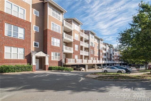 Building Photo - 1000 E Woodlawn Rd