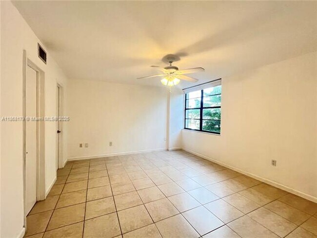 Building Photo - 155 Sunrise Dr