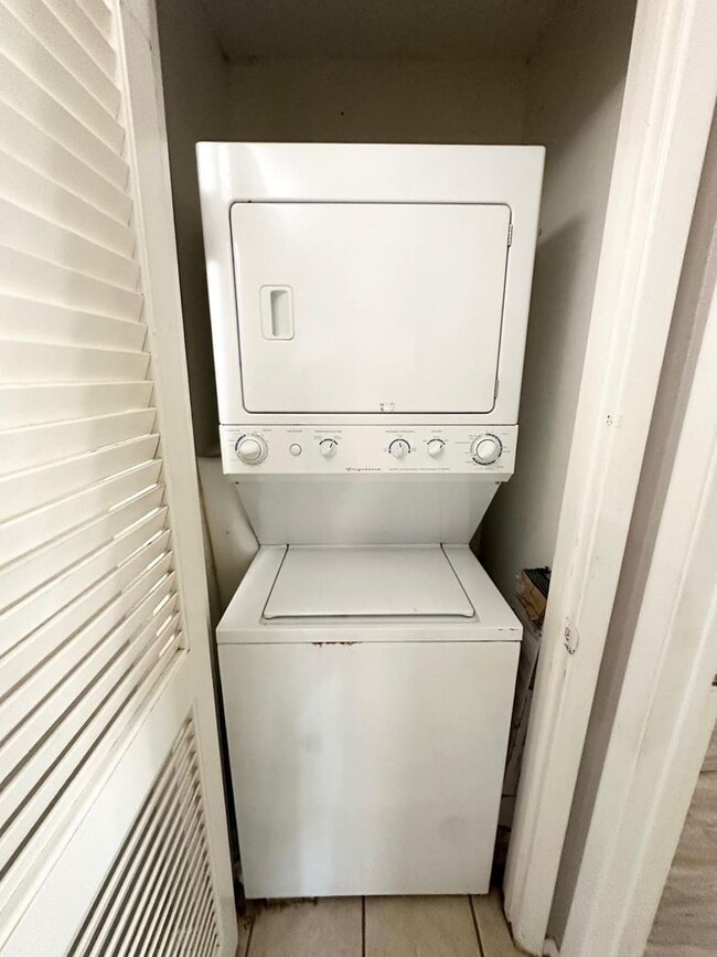 Building Photo - 1 Bedroom 1 Bathroom For Lease