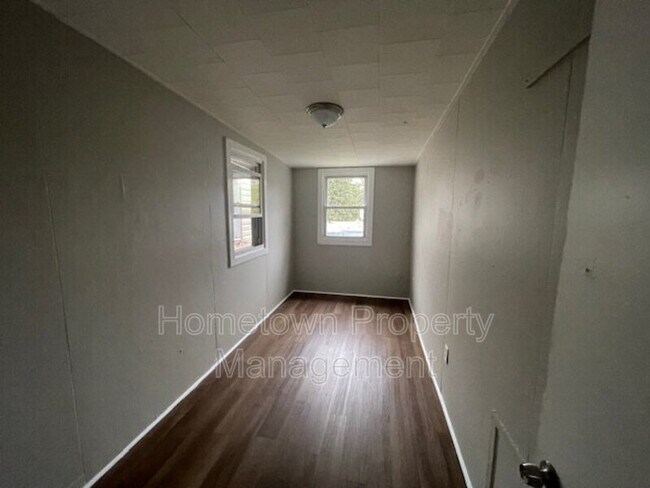 Building Photo - 663 E Market St