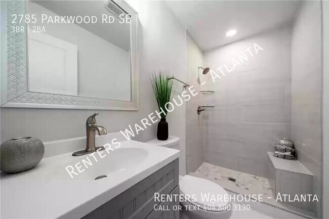 Building Photo - Gorgeous RENOVATION! 3 Bedroom in Heart of...