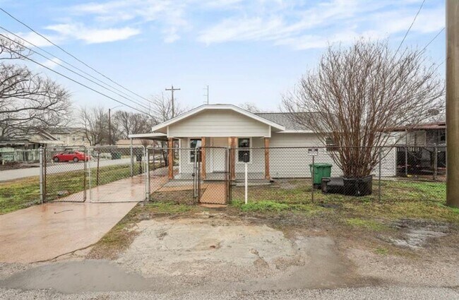 Building Photo - 1301 Roosevelt St