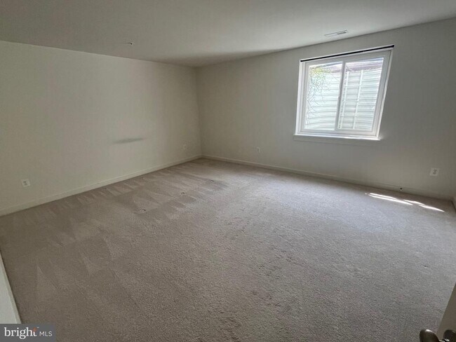 Building Photo - 1705 Willard Way