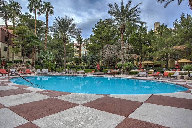 Building Photo - Beautiful Fully Furnished 1 bedroom just b...