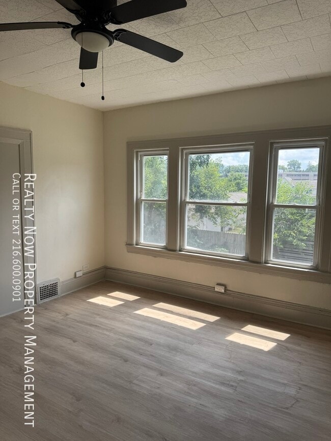 Building Photo - 2649 E 110th St