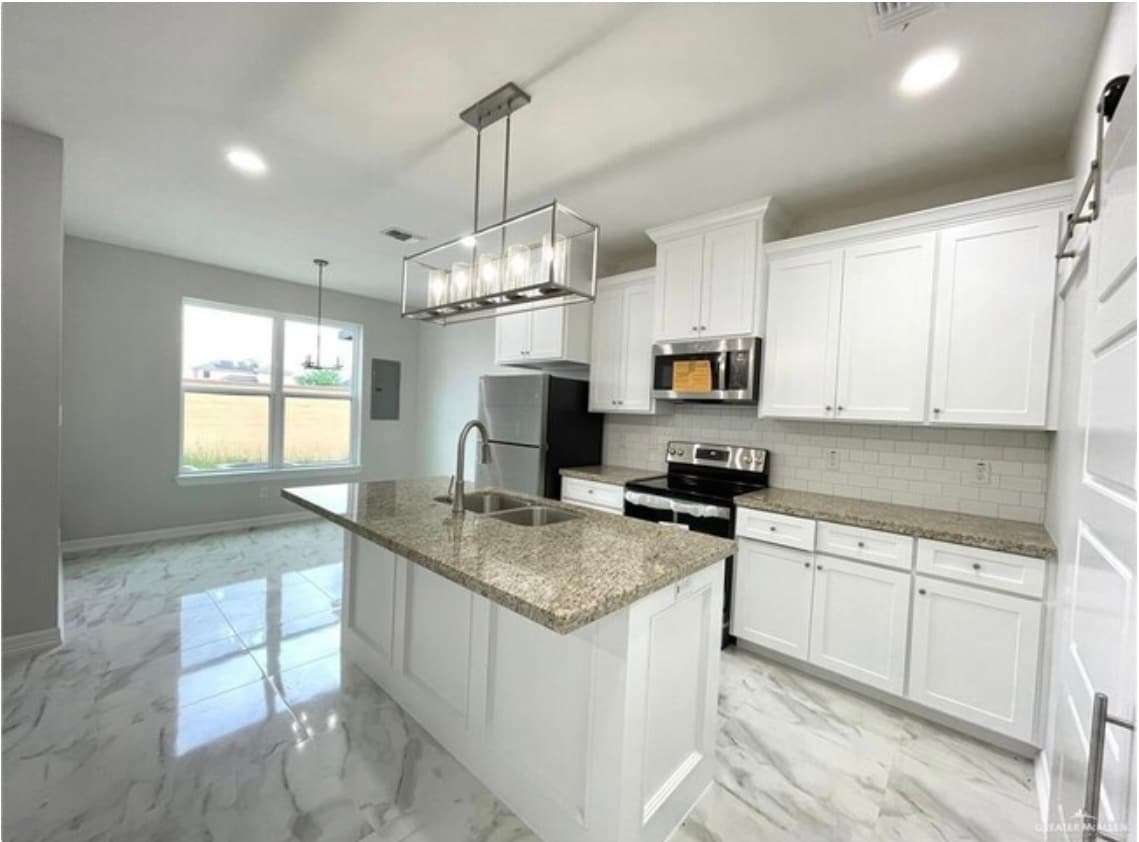 Kitchen - 5514 N Crown Pt