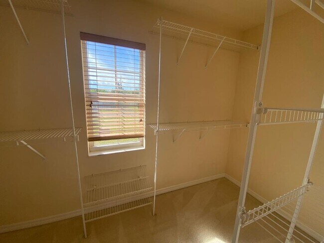 Building Photo - 15144 Lakeland Cir