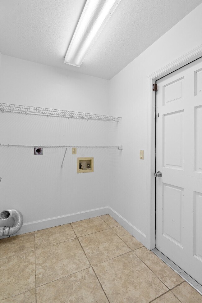 Building Photo - **Available February 2026***Welcome Home :: 3/2 with oversized fenced backyard in Indian Pines!