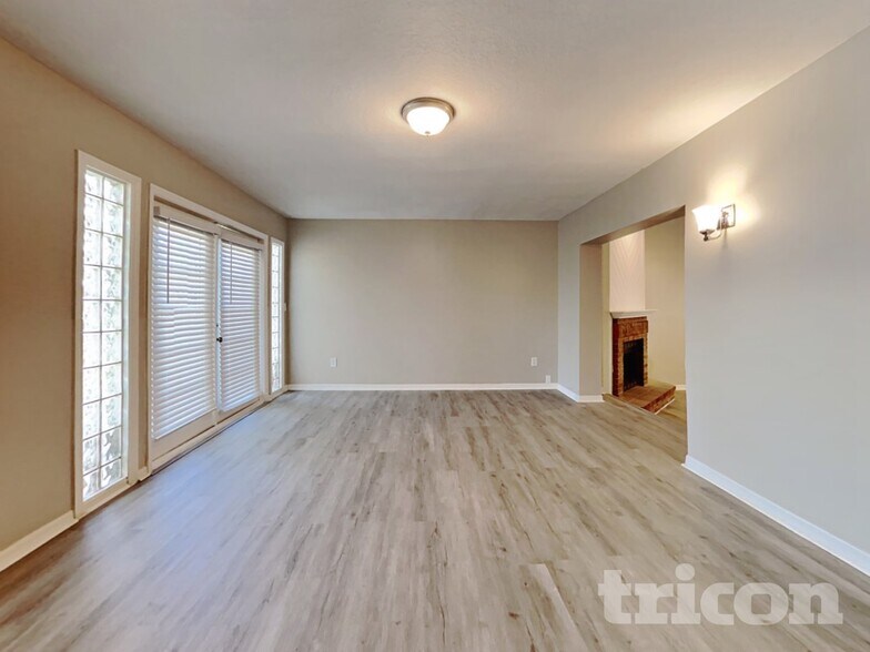 Building Photo - 801 Maraval Ct