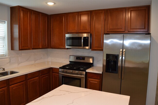 Building Photo - 15510 Liberty Bluff Dr