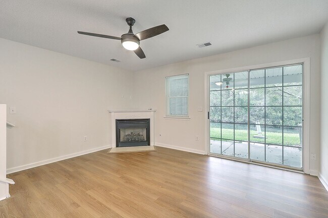Building Photo - 8047 Shadow Oak Dr