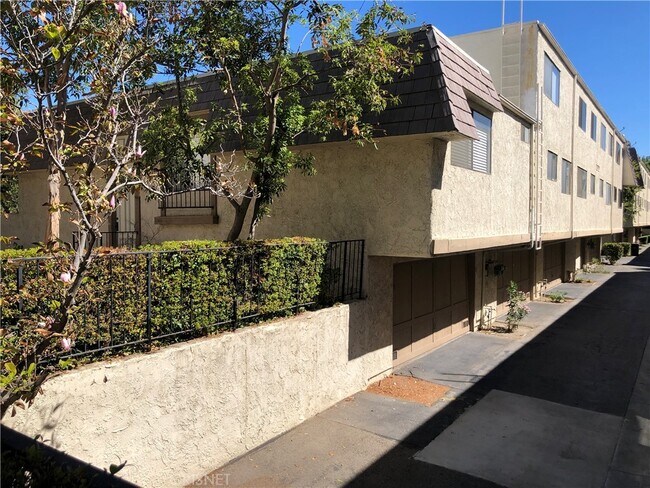Building Photo - 6121 Shoup Ave