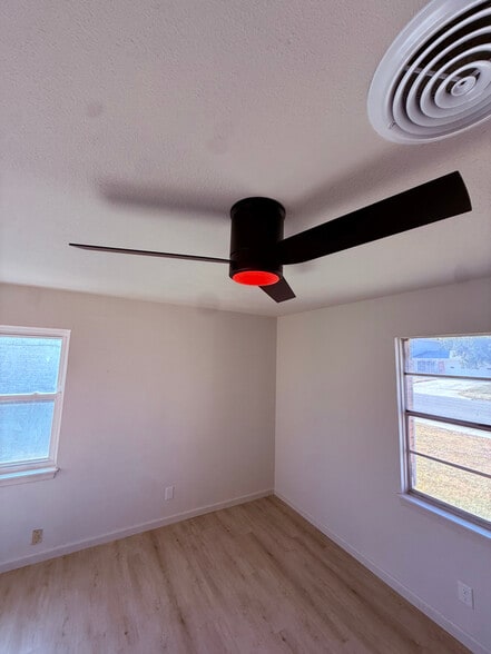 Building Photo - 1200 Chippendale Dr