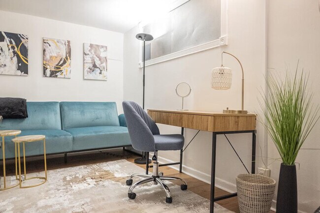 Building Photo - 330 E 74th St