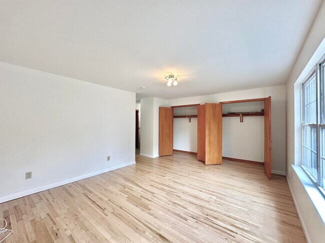 Building Photo - 47 Jewett Ave