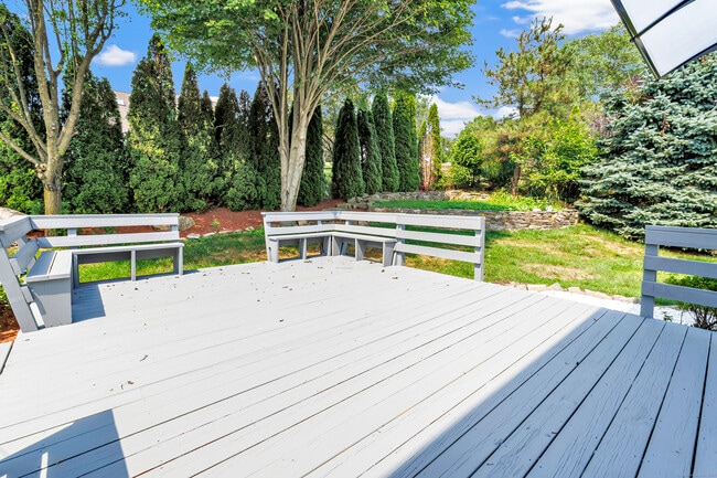 Building Photo - 18 Kathryn Dr