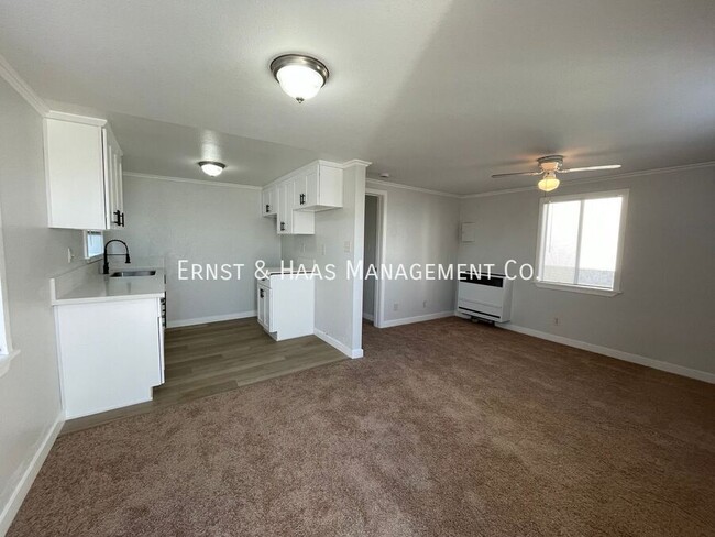 Primary Photo - Wonderful 1 Bedroom Apartment Just Blocks ...