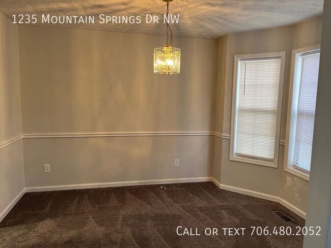 Building Photo - For Rent Stunning 5- Bedroom, 3 Bath Home ...