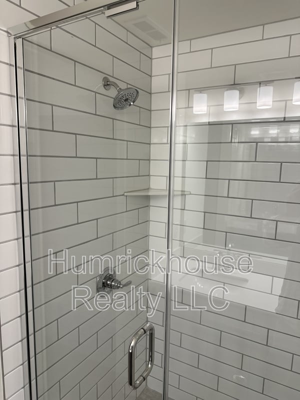 Building Photo - 1027 S Point Rd