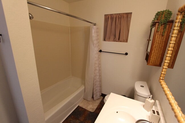 Building Photo - Cute Mountainaire home