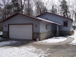 Building Photo - 2+ Bedroom 2 Bath Lake Home