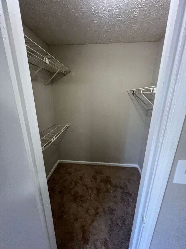 Building Photo - Ready to view now finally a 2 bedroom 2.5 ...