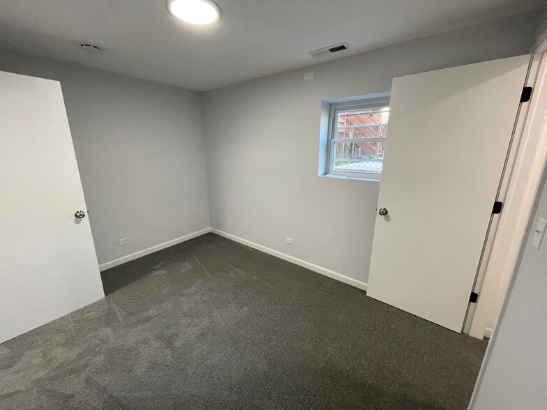 Bedroom - 4737 N Maplewood Ave