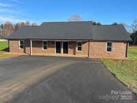 Building Photo - 4020 Eugene Dr