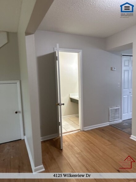 Building Photo - 4125 Wilkesview Dr