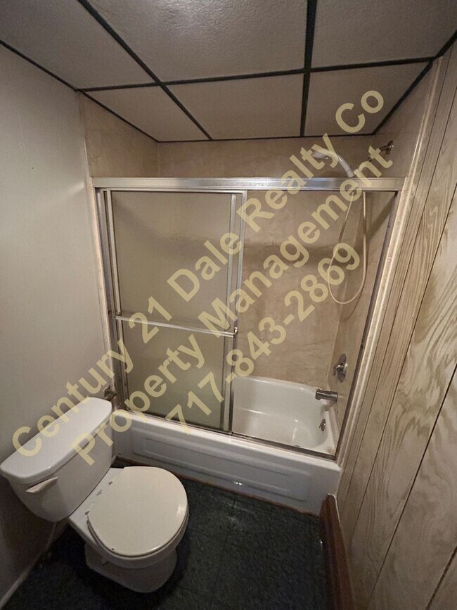 Building Photo - 2 Bedroom home in South Eastern School District with a Large Yard