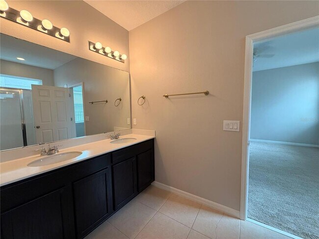 Building Photo - 8125 Graycliff Ave