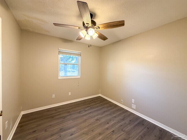 Building Photo - 1965 Brentco Rd