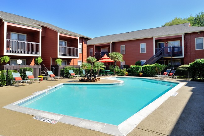 pool - Lakeshire Place Apartment Homes