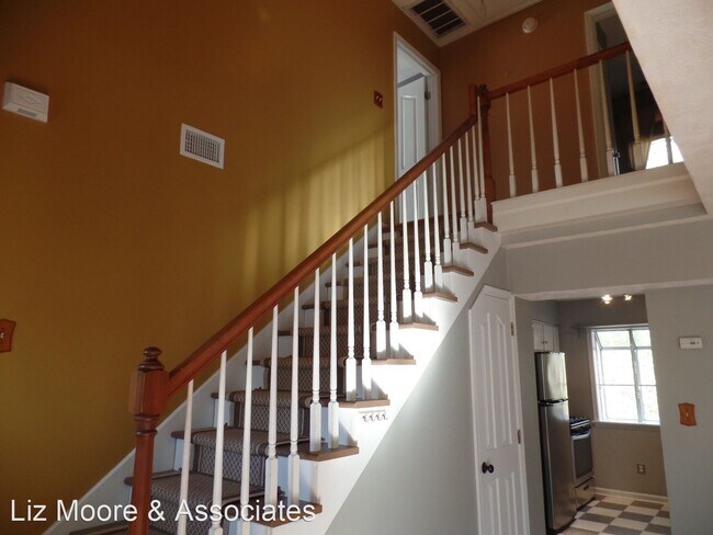 Building Photo - 3 br, 1.5 bath House - 934 Pheasant Run