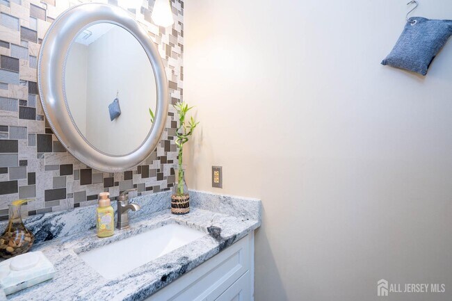 Building Photo - 58 Park Gate Dr