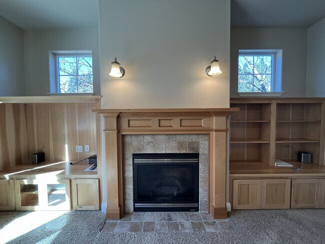 Building Photo - Beautiful 5 Bedroom Home + Office with Grand Entry, Gourmet Kitchen & Private Backyard