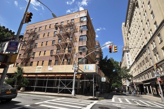 Building Photo - 70 Clark St