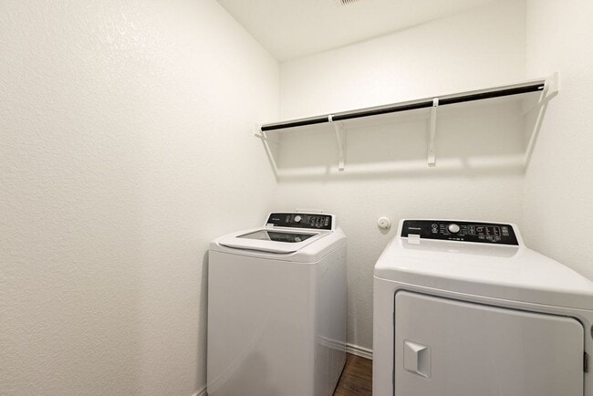 Building Photo - Charming Sunlit 4-Bedroom 2-Bathroom Home!