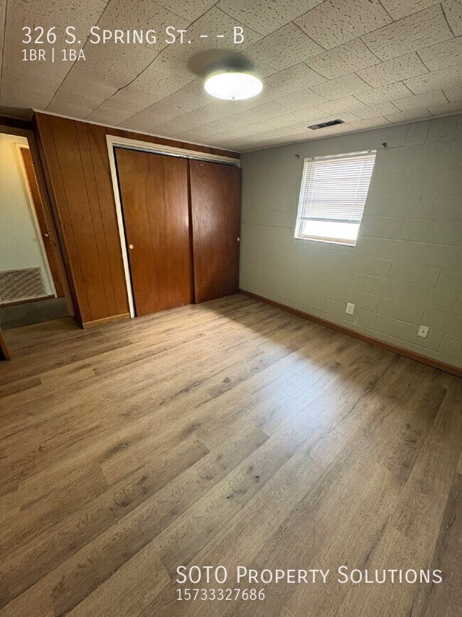 Building Photo - 326 S Spring St