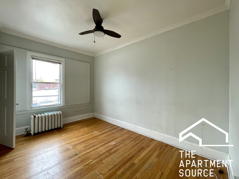 Building Photo - 3540 N Lowell Ave