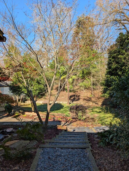 Building Photo - 1096 Oakfield Dr SE