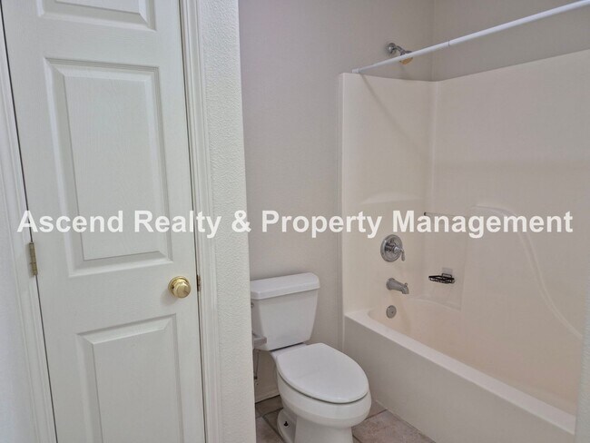 Building Photo - Available NOW! 1 Small Pet OK, Great Bethany Neighborhood, Fenced Yard, New Interior Paint/Dishwa...