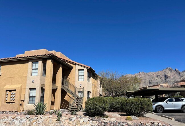 Building Photo - 6651 N Campbell Ave